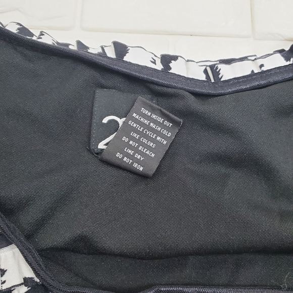 23rd st. black & white 2x dress ( 5 for $20 ) - Picture 8 of 9